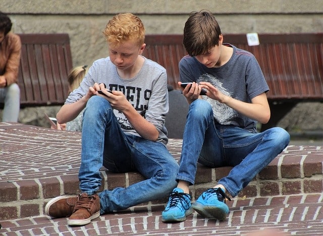 Czy zegarek z GPS może zastąpić telefon dla dziecka?
